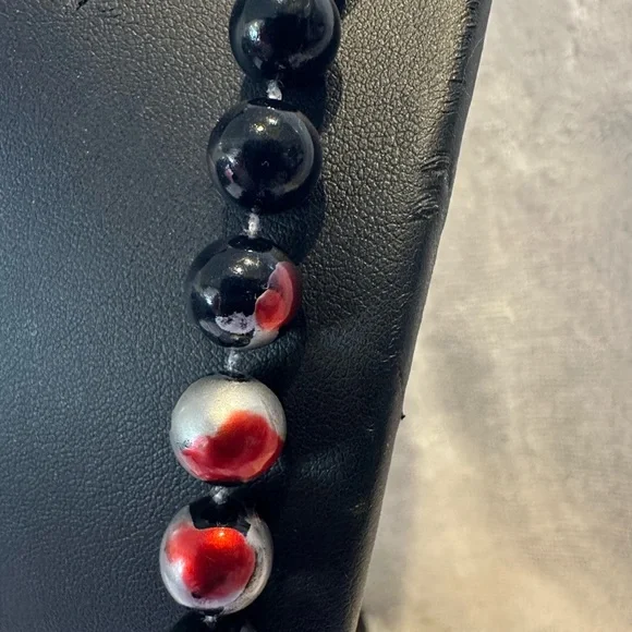 Elegant Black and Red Beaded Necklace - Picture 2 of 4